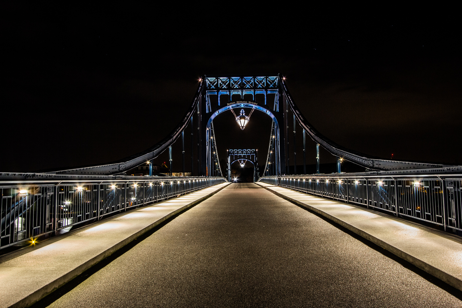 Kaiser Wilhelm Brücke Wilhemshaven bei Nacht 3