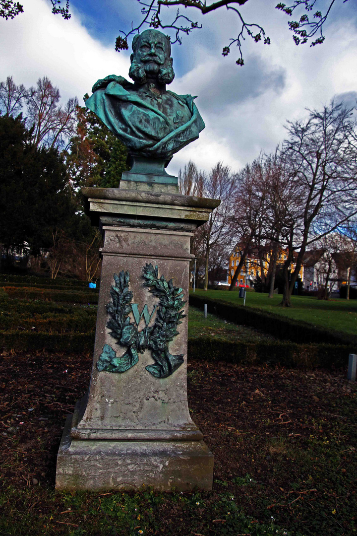 Kaiser-Wilhelm Denkmal in der Parkanlage in Friedrichshafen