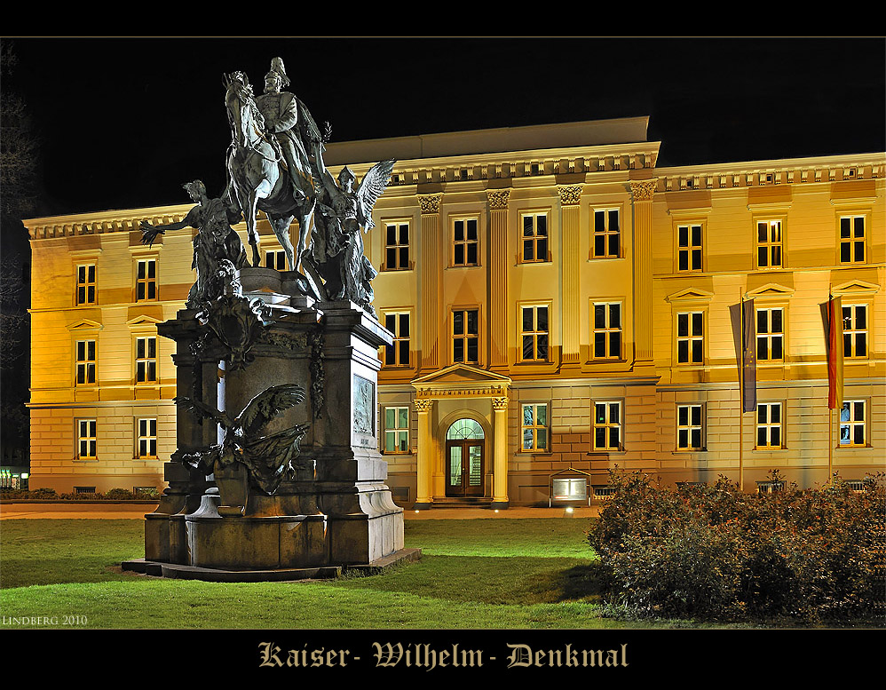 Kaiser- Wilhelm- Denkmal vor dem Justizministerium, Düsseldorf