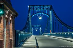 Kaiser Wilhelmbrücke bei Nacht