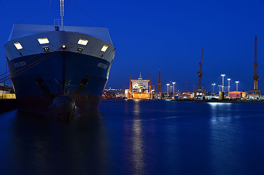 Kaiserhafen am Abend