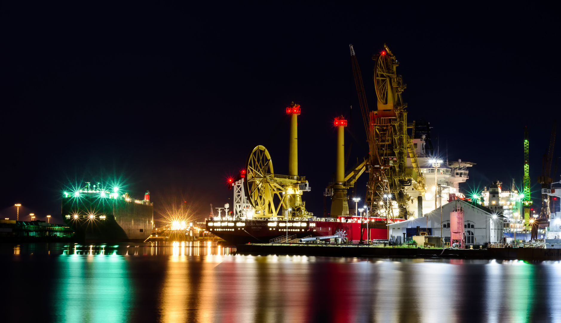 Kaiserhafen bei Nacht