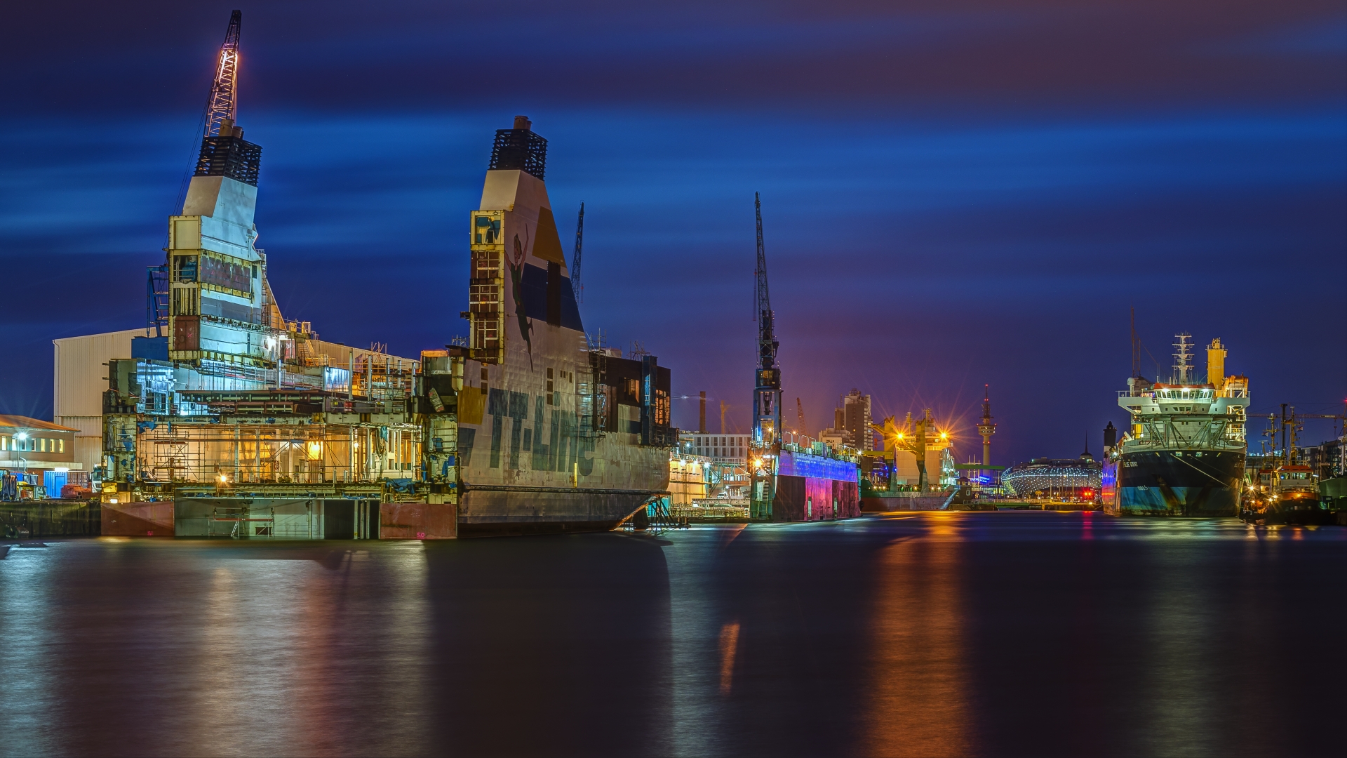 Kaiserhafen @ Night