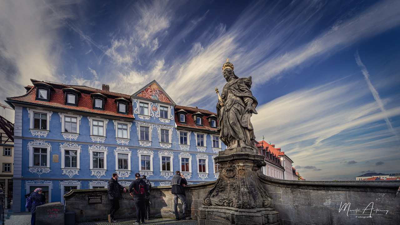 Kaiserin Kunigunde vor dem HellerHaus im Bamberg 