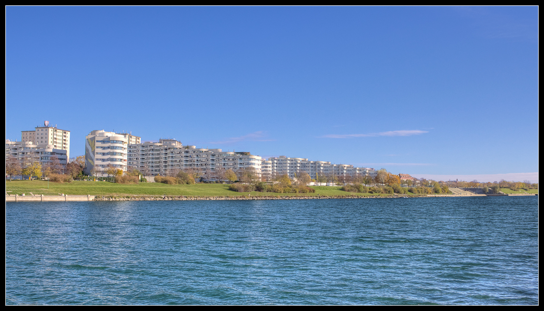 Kaisermühlen im schönsten Sonnenschein