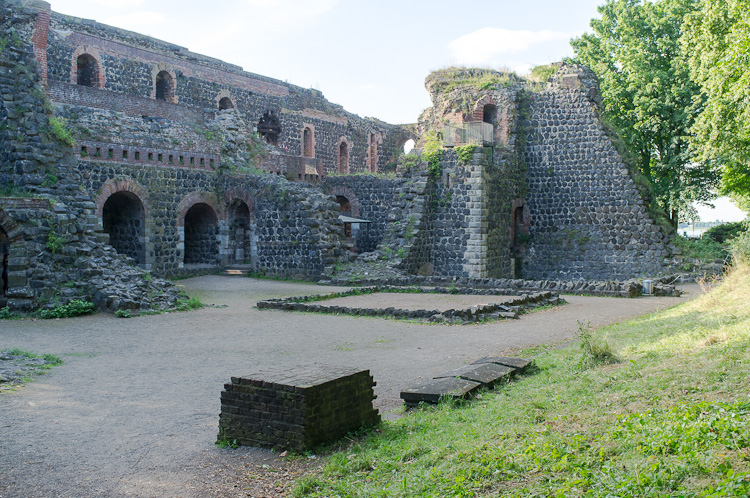 Kaiserpfalz am Rhein bei Kaiserswerth