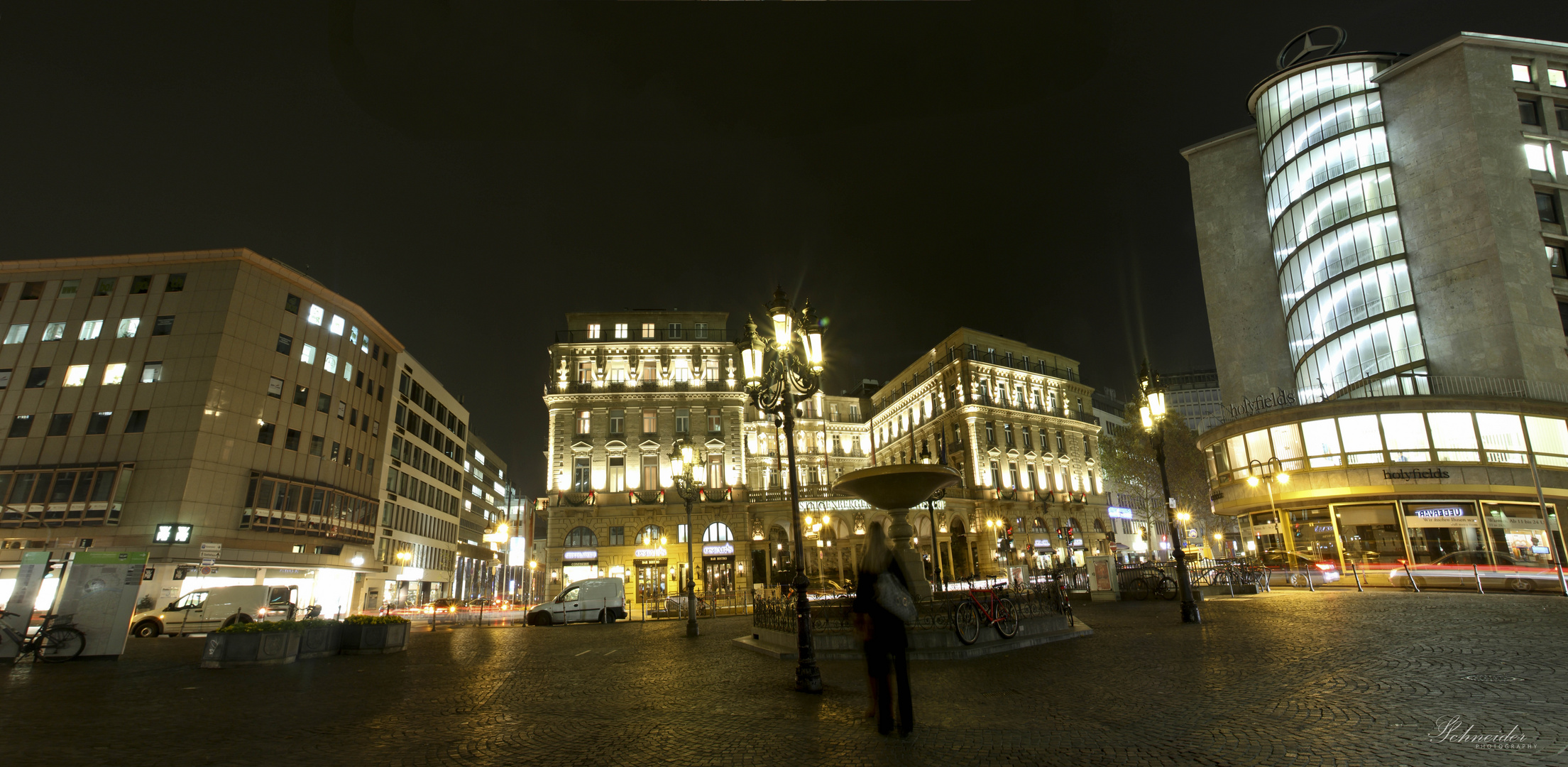 Kaiserplatz bei Nacht