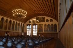 Kaisersaal im Frankfurter Römer, schmale Fenster