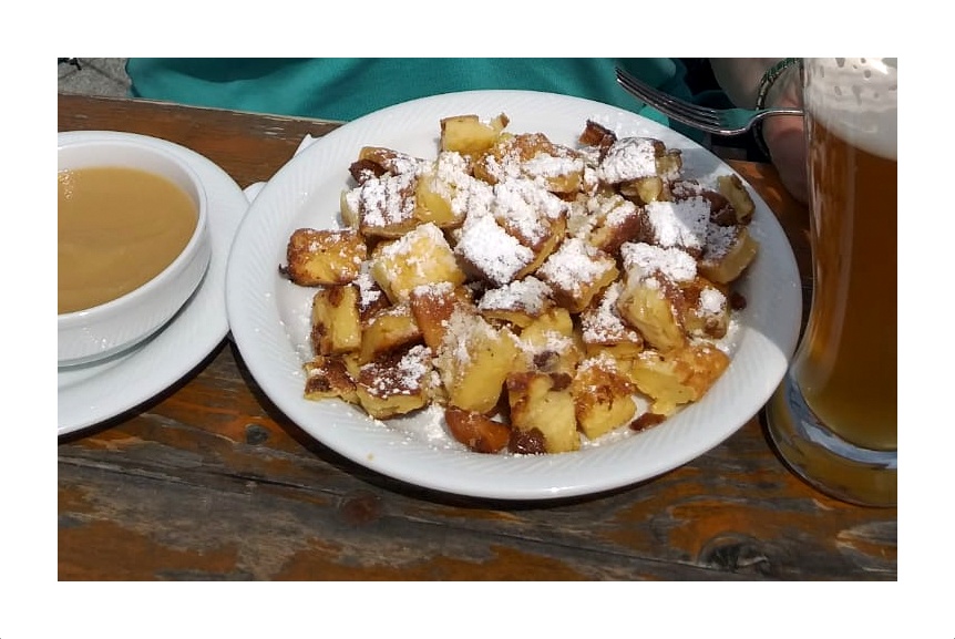 Kaiserschmarrn mit Apfelmus