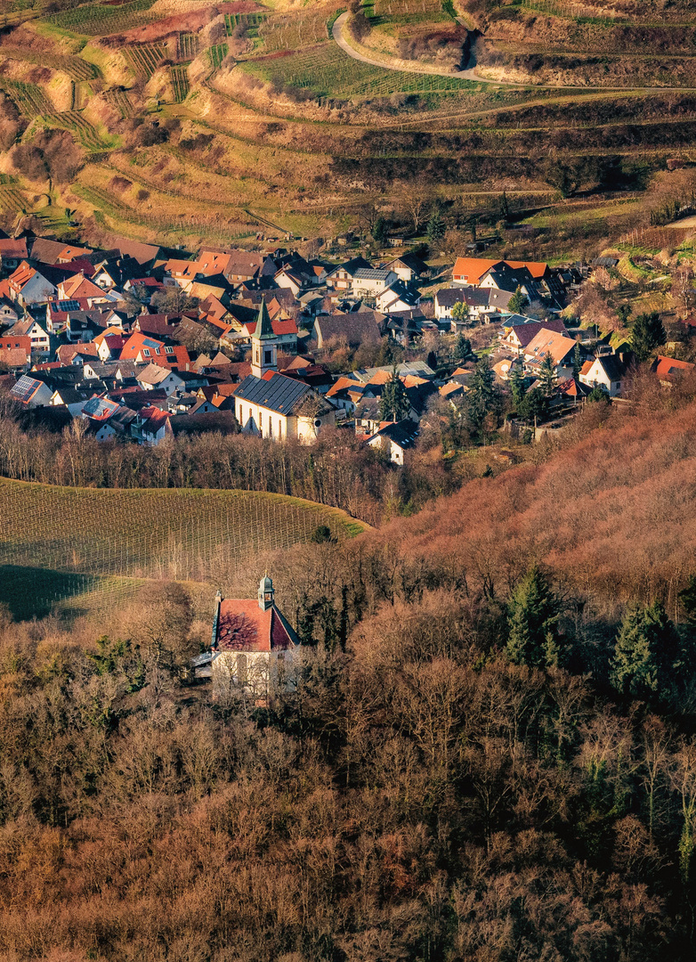 Kaiserstuhl Amoltern mit Kapelle 