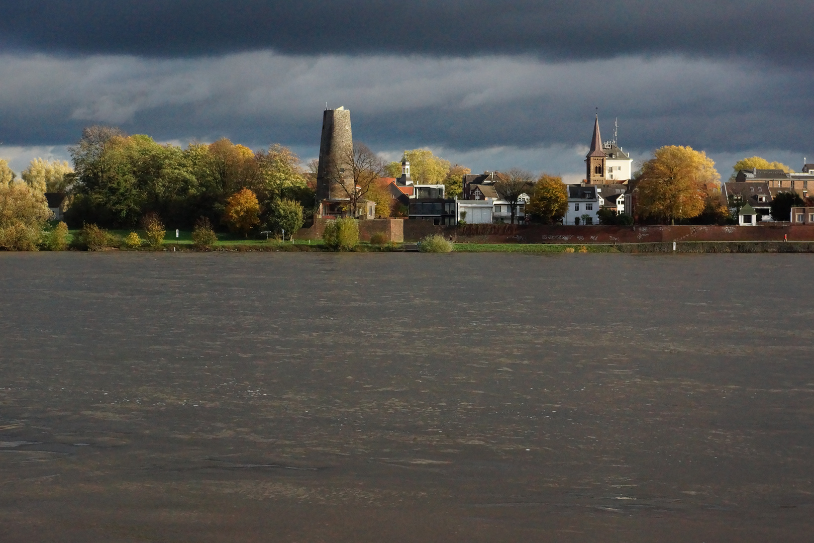 Kaiserswerth im Herbst