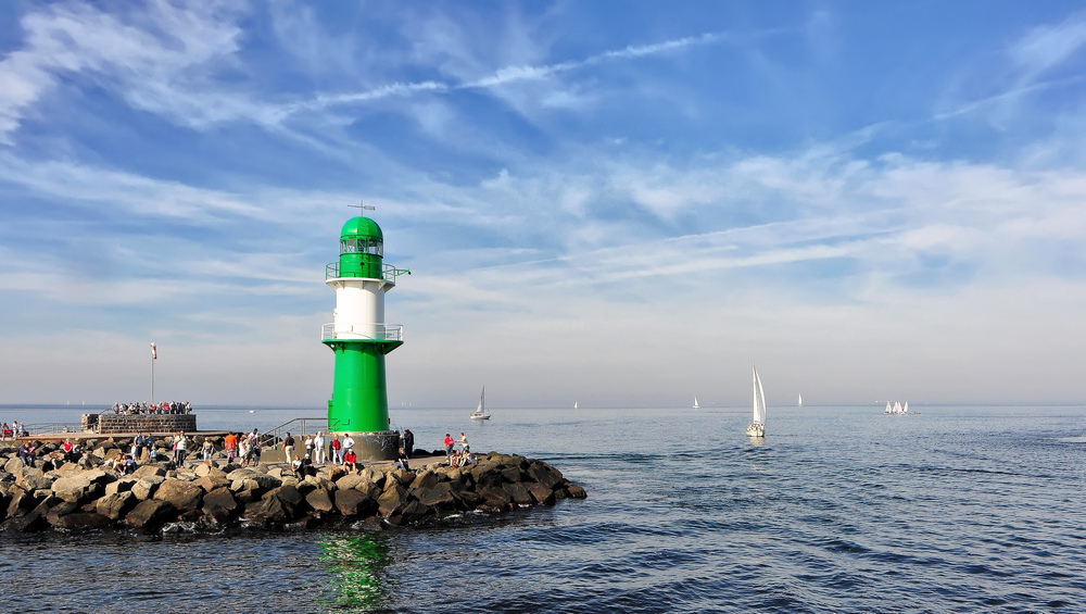 Kaiserwetter an der Mole von  Warnemünde