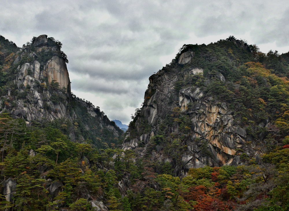 Kakuenho Cliff