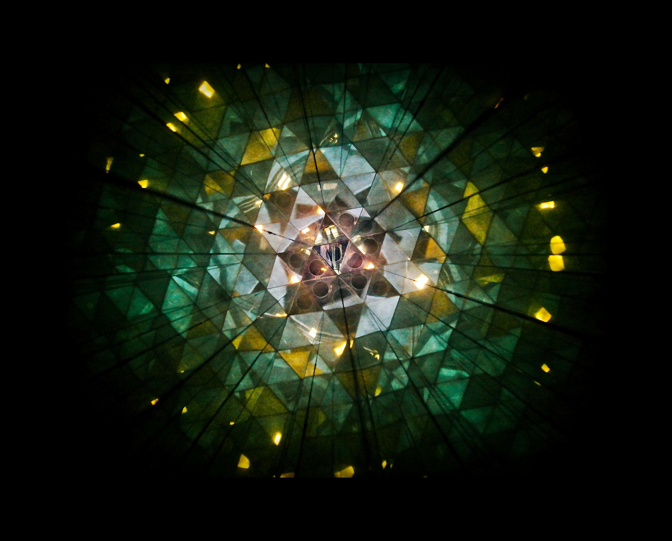 Kaleidoskop, aus feinen Glasscherben