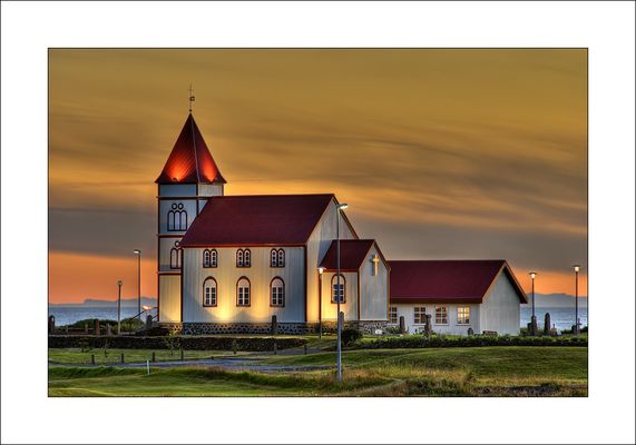 [ Kálfatjarnarkirkja  ]