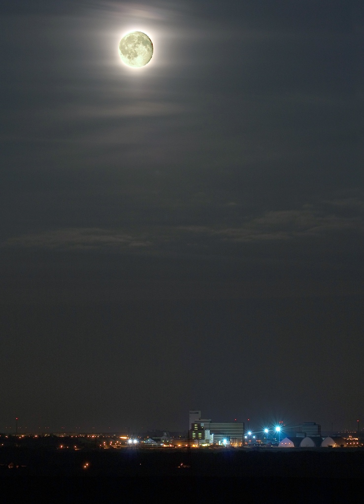 Kaliwerk bei Vollmond