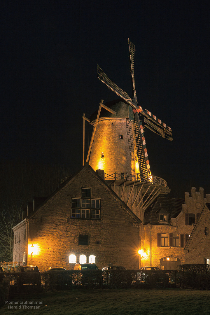 Kalkarer Mühle bei Nacht