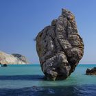 Kalkfelsen im türkisblauen Meer