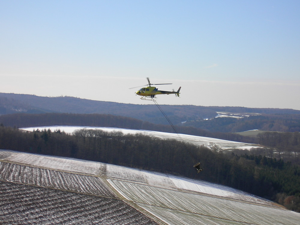 Kalkhelikopter im Einsatz