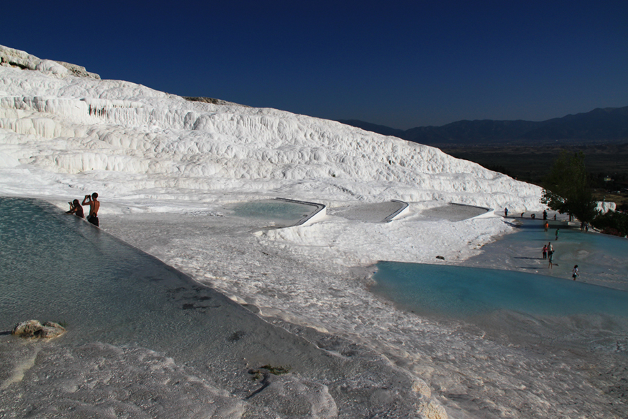 kalkinterterassen in Hierapolis in der naehe von Denizli