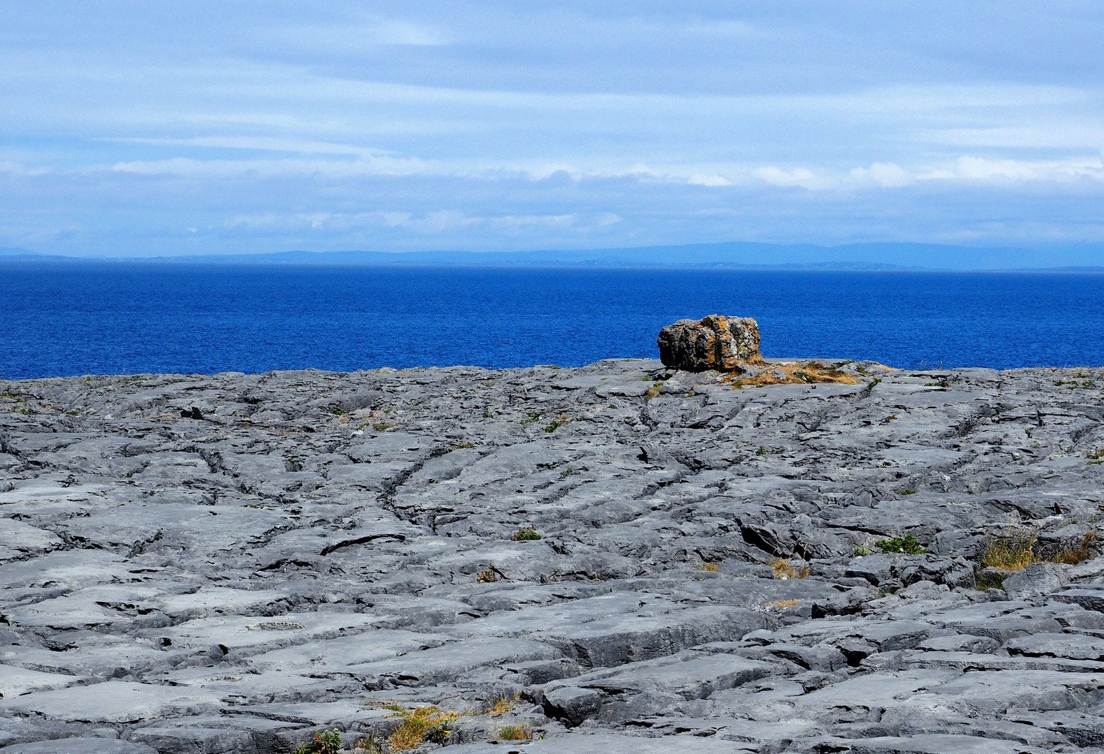 Kalksteingebiet der Burrenregion In Irland....