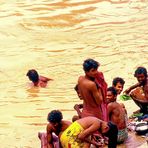 Kalkutta, morgendliches Bad im Hugli River