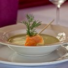 Kalte Avocado-Suppe mit Lachs