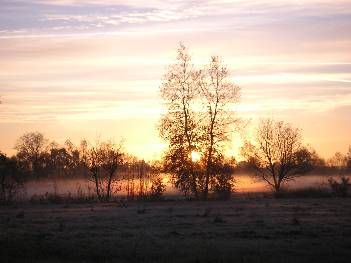 kalte Nacht und warmer Sonnenaufgang