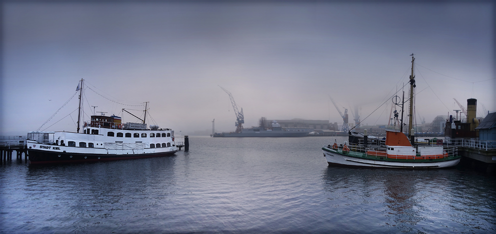 Kalter Nebelmorgen in der Kieler Förde