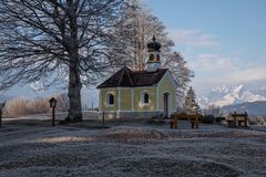 ...kalter sonniger Morgen in Oberbayern...