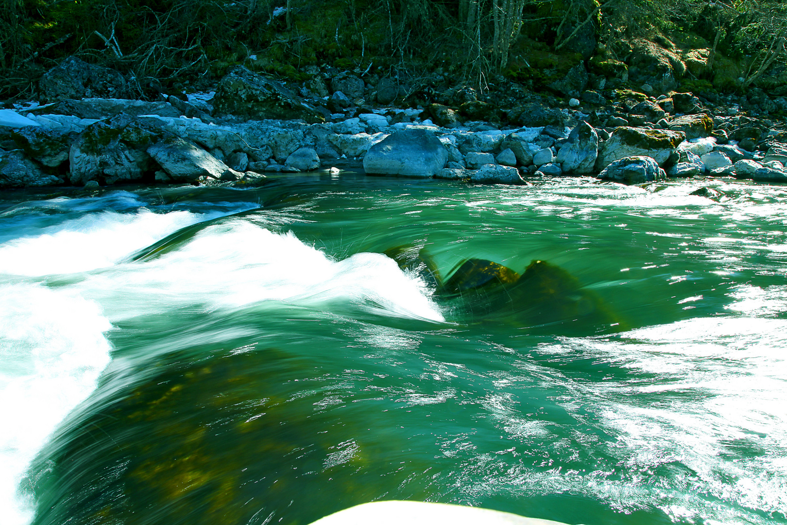 Kaltes klares Wasser