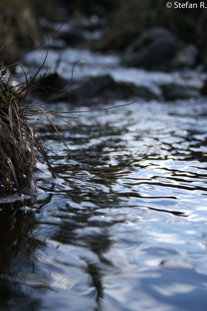 Kaltes klares Wasser