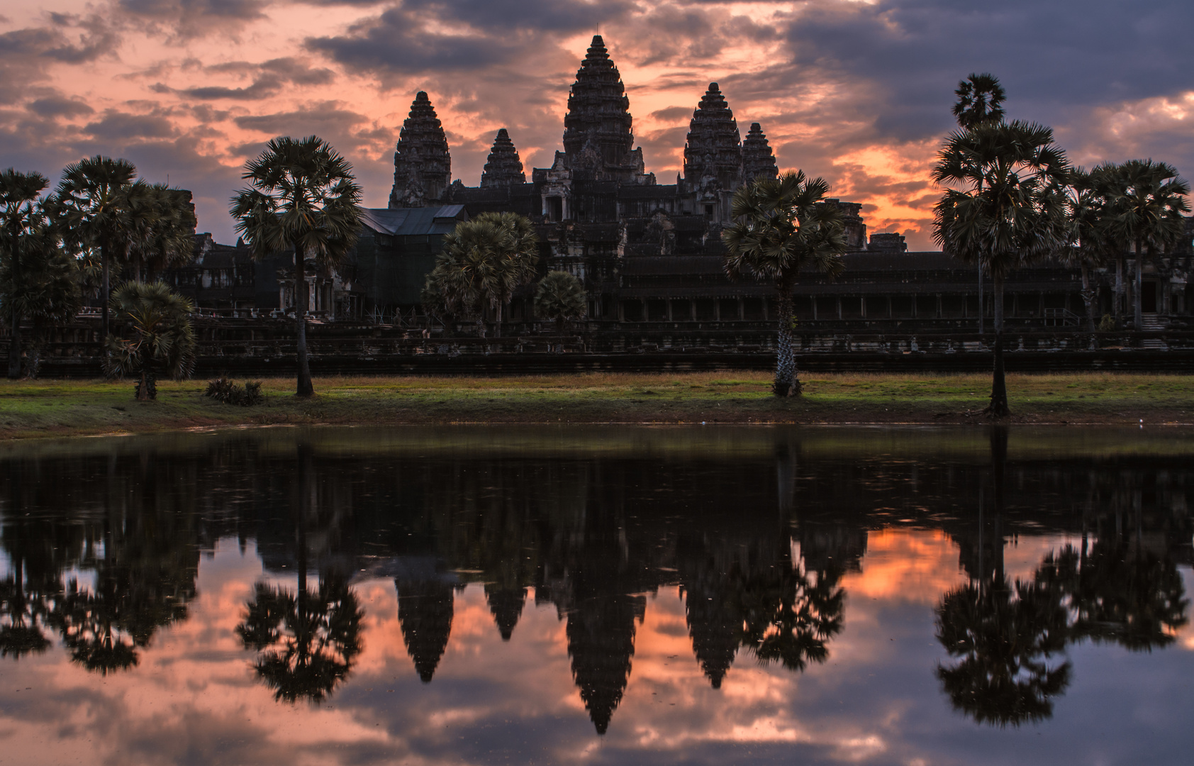 Kambodscha - Angkor Wat vor Sonnenaufgang