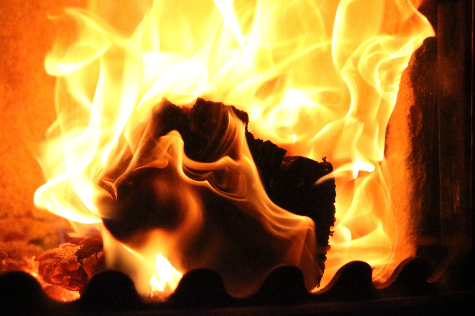 Bild Kaminfeuer Kostenlos: Unleash the Warmth and Ambiance in Your Home