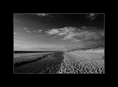 kampen beach black & white