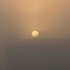 Kampf der Sonne gegen den Nebel
