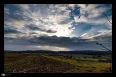 Kampf Sonne gegen Wolkendecke