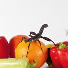 Kampfschrecke auf Obst und Gemüse