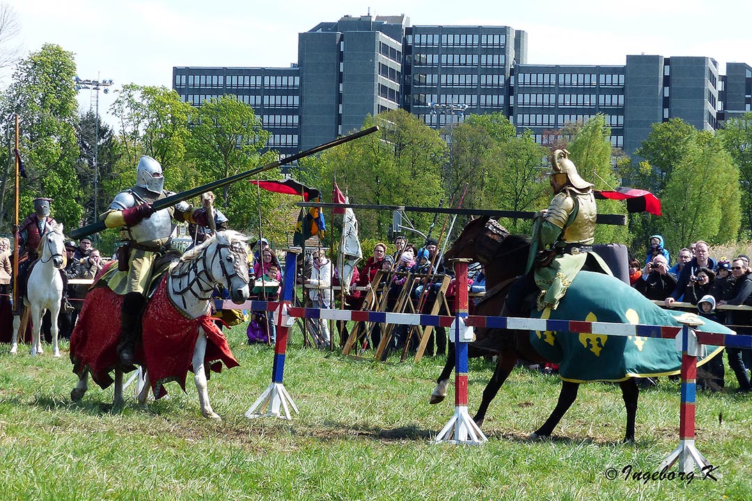 Kampfszene - mittelalterlicher Markt Neuss