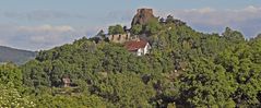 Kamyk mit Burgruine im gleichnahmigen Ort auf dem Weg nach Litomerice..