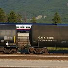 Kanadischer Güterzug im Bahnhof von Jasper