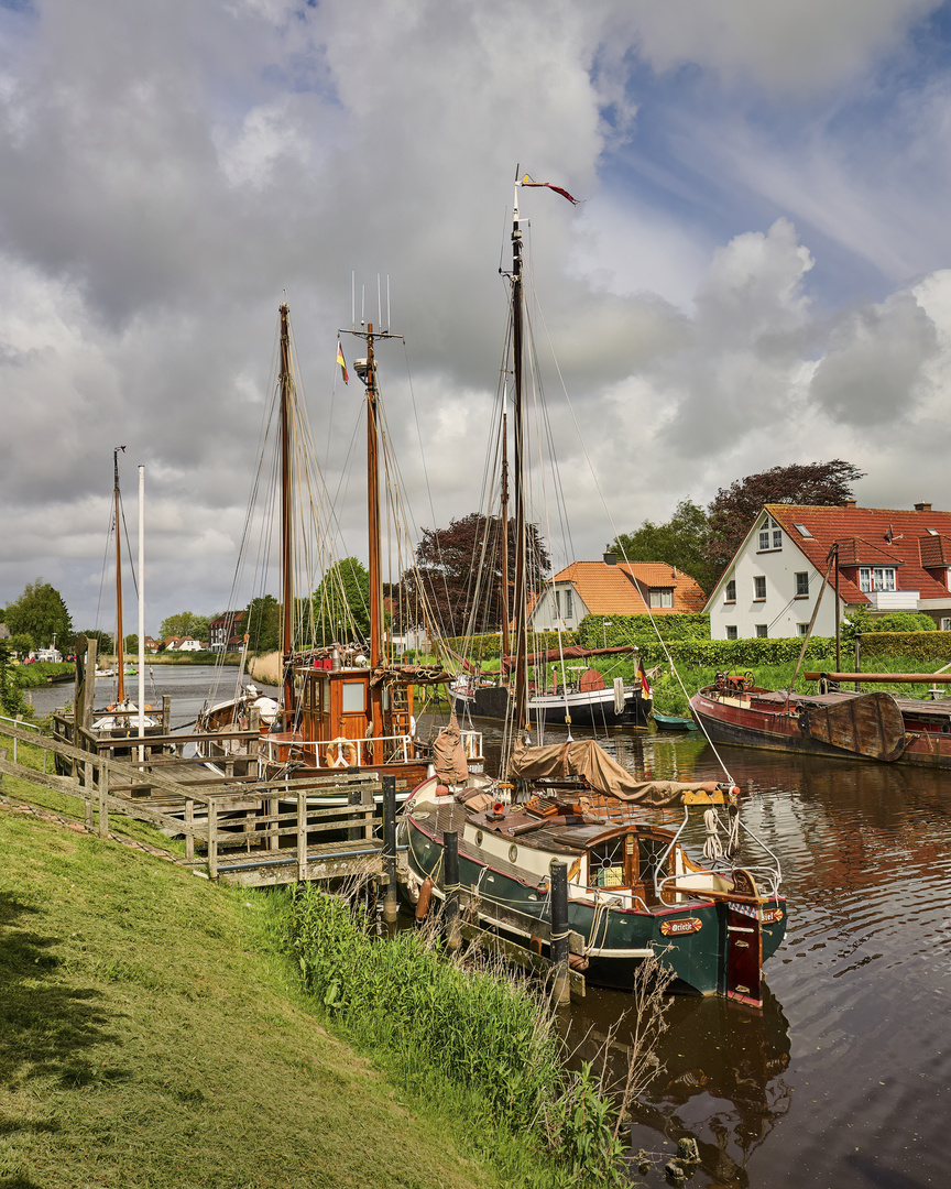 Kanäle und Boote | Carolinensiel