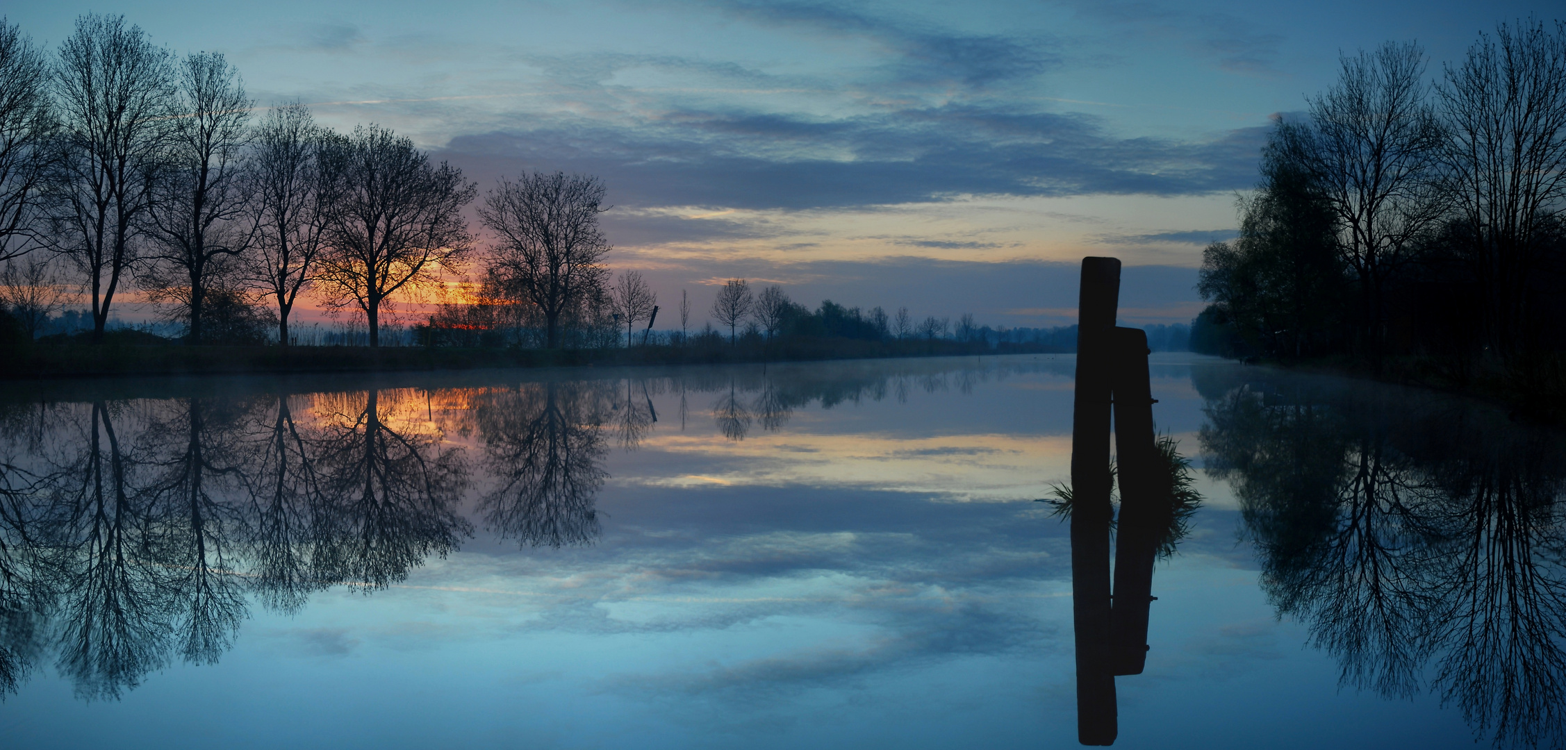 Kanal am Morgen