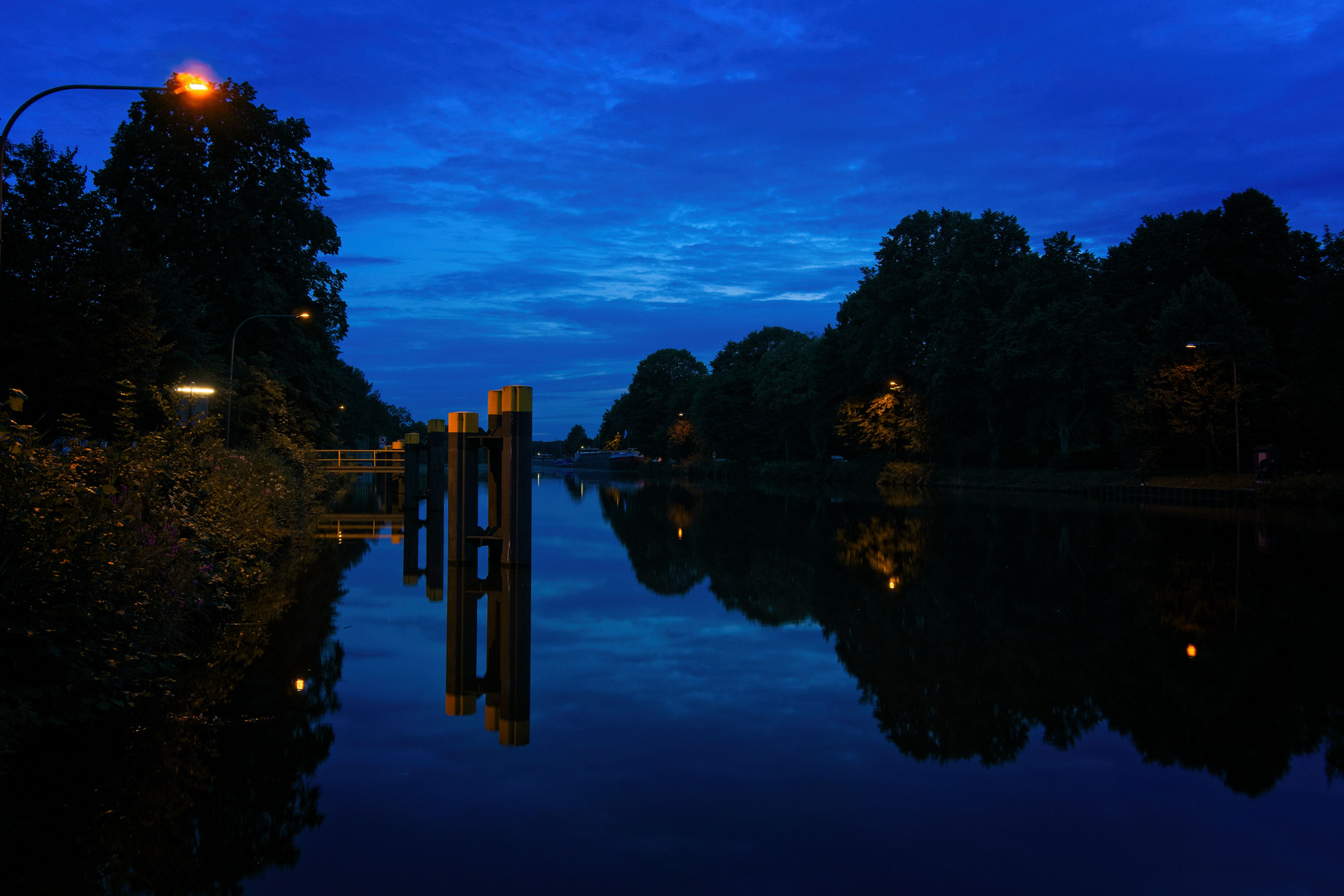 Kanal bei Nacht