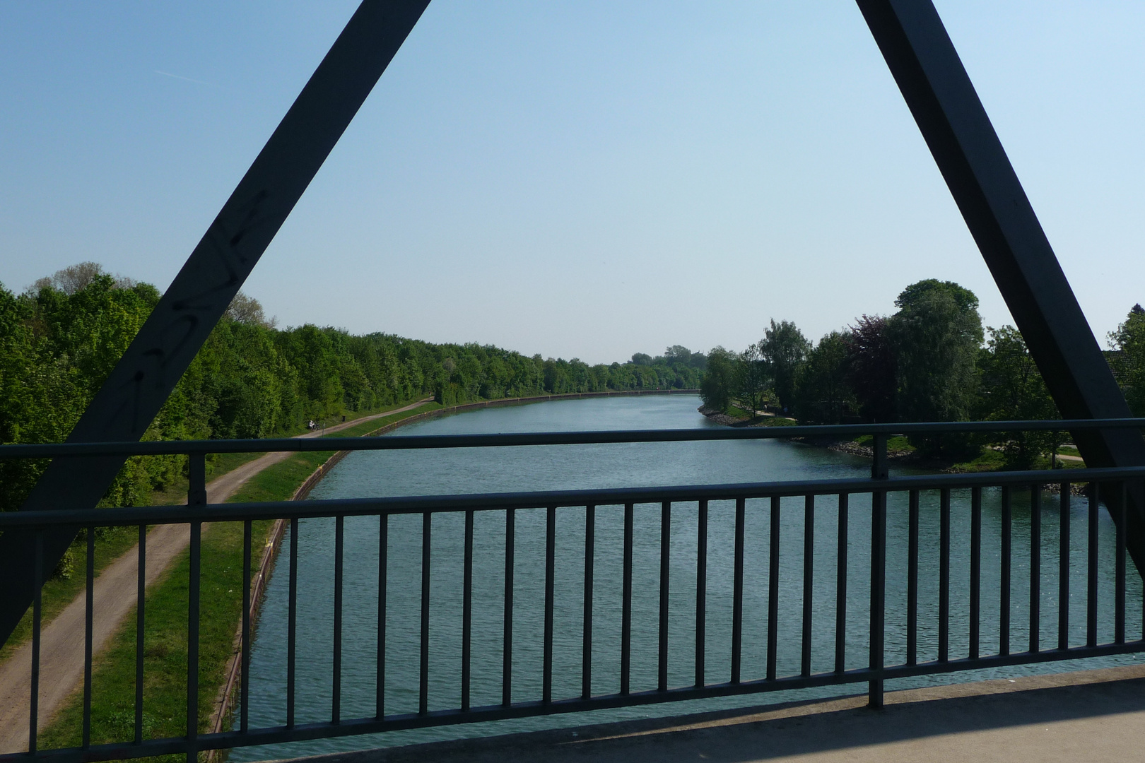 Kanal durch Brückendreieck