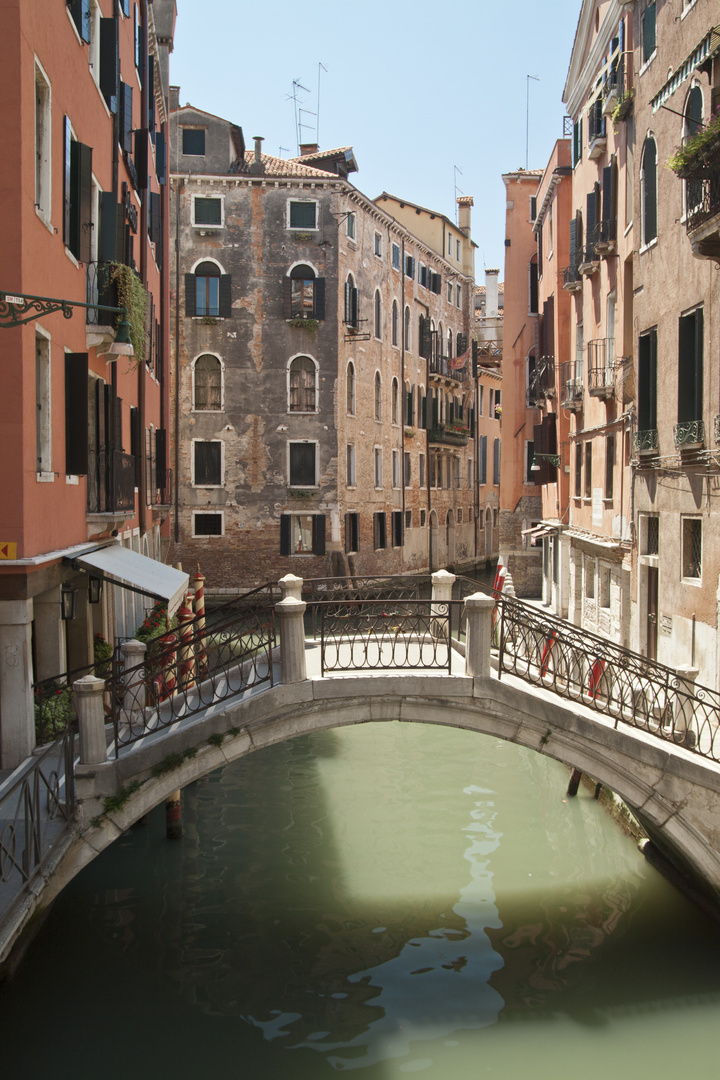 Kanal durch Venedig