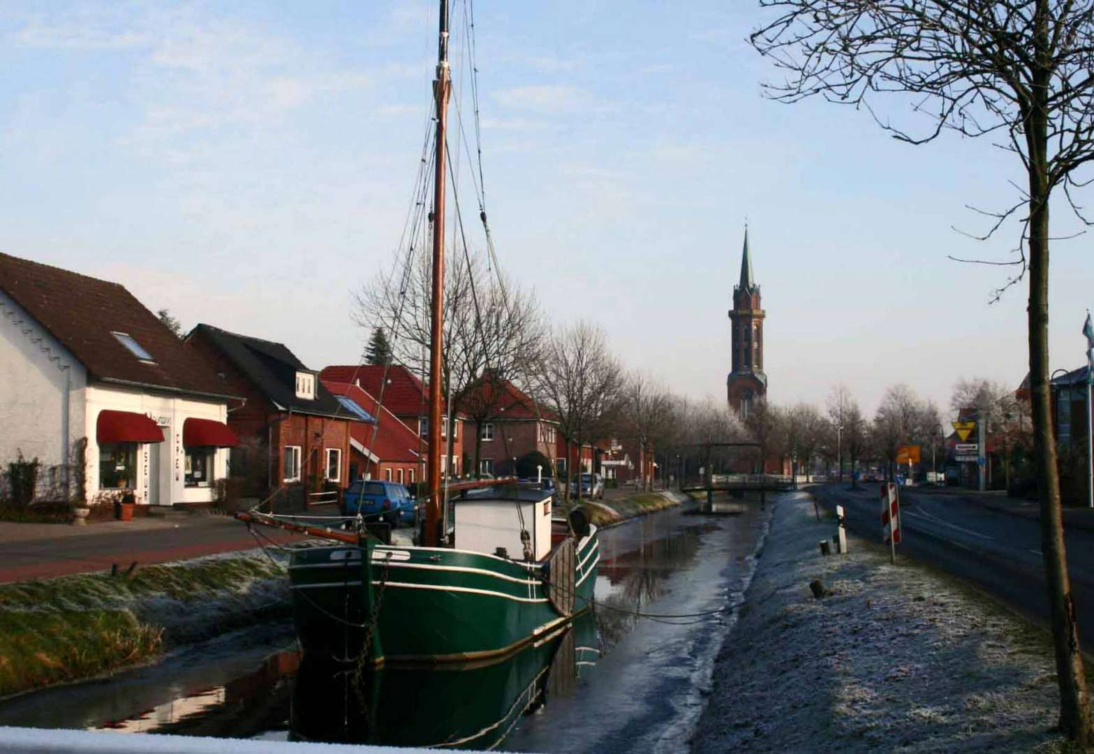 Kanal Landschaft in Ostfriesland