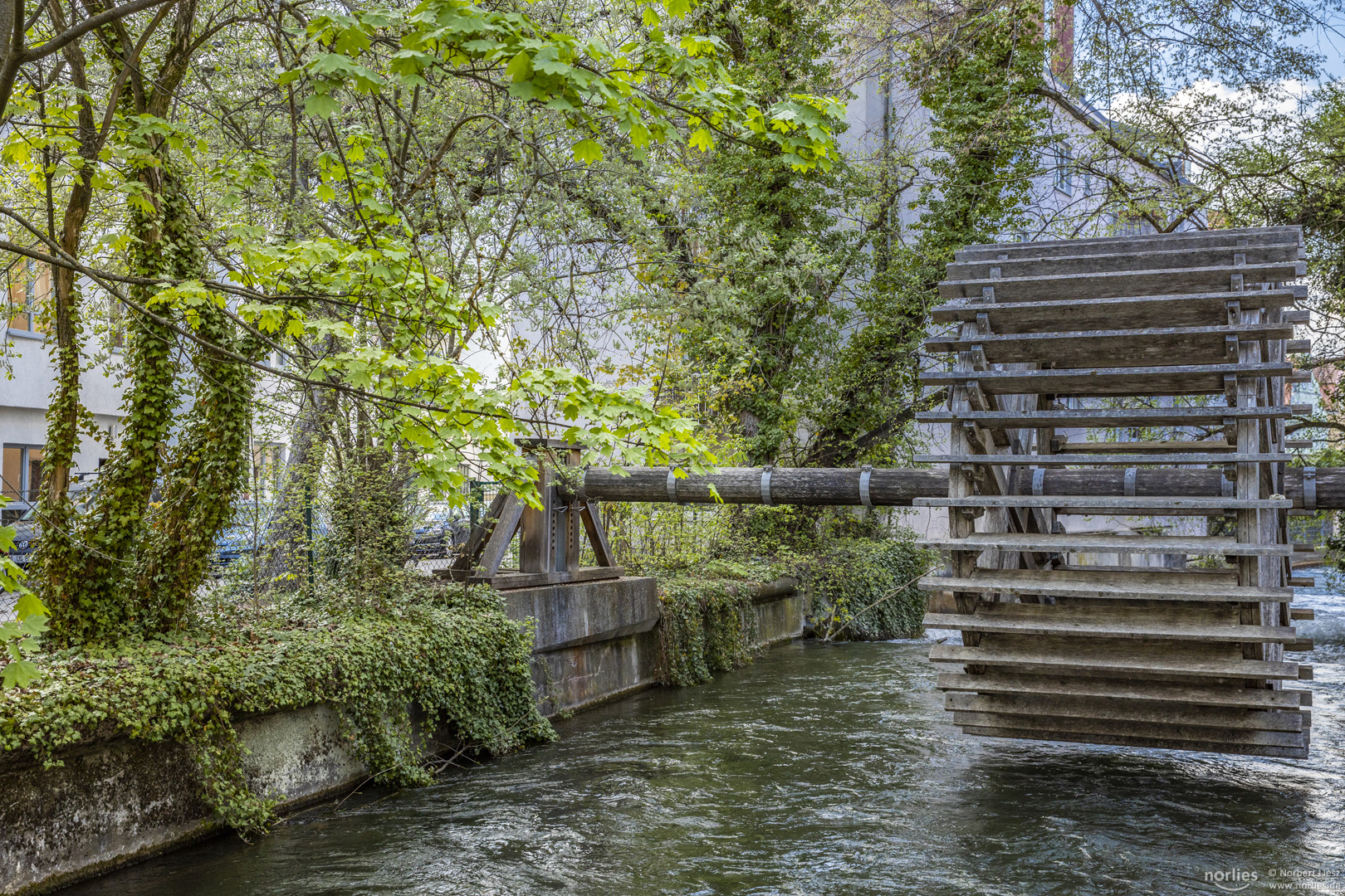 Kanal mit Wasserrad