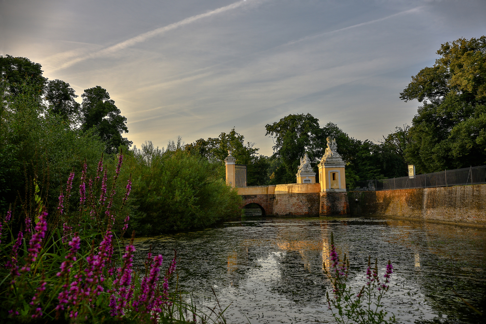 Kanal rund um die Augustusburg (Brühl)