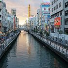 Kanal von Dotonbori Canal in Osaka, Japan